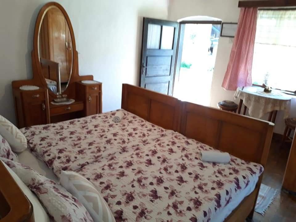 Snasini Kucari Bed & Breakfast Gradiste Exterior photo